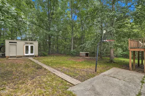 Exterior - 9 Cairn Ct, Durham, NC 27705 photo 5 of 6