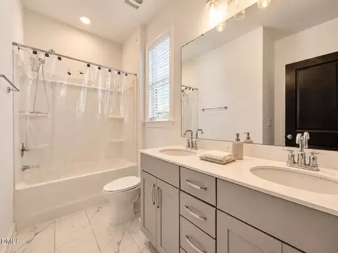 Bath - 625 Amaranth Dr, Cary, NC 27519 photo 3 of 4