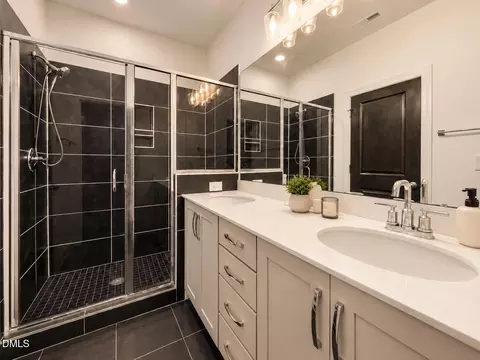 Bath - 625 Amaranth Dr, Cary, NC 27519 photo 2 of 4