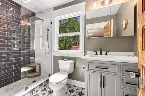 Bath - 1814 Vale St, Durham, NC 27703 photo 3 of 4