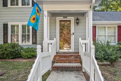 6424 Meadow View Dr, Raleigh, NC 27609