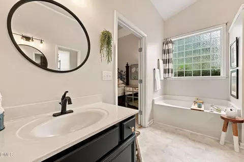 Bath - 6 Sydenham Rd, Durham, NC 27713 photo 5 of 8