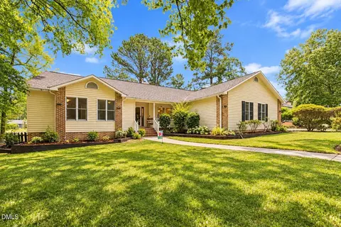 573 Broadmoor Ct, Sanford, NC 27332