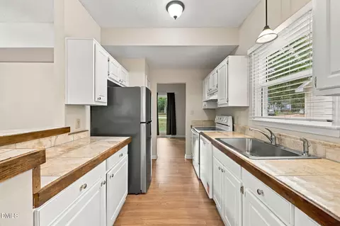 Kitchen - 210 Eagle Tavern Dr, Garner, NC 27529 photo 3 of 4