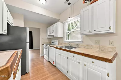 Kitchen - 210 Eagle Tavern Dr, Garner, NC 27529 photo 4 of 4