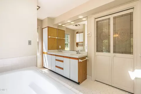 Bath - 4508 Rogers Rd, Durham, NC 27703 photo 2 of 5