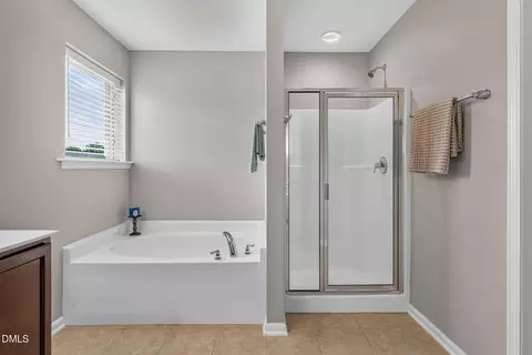 Bath - 10 Crawford Ct, Durham, NC 27703 photo 3 of 4