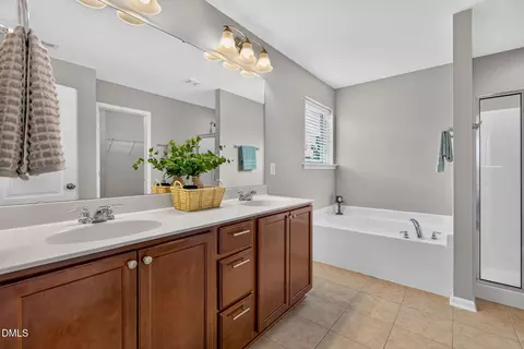 Bath - 10 Crawford Ct, Durham, NC 27703 photo 2 of 4