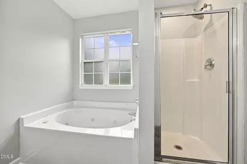Bath - 1 Dawson Ct, Durham, NC 27703 photo 3 of 4