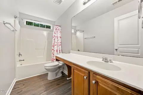Bath - 1 Dawson Ct, Durham, NC 27703 photo 4 of 4