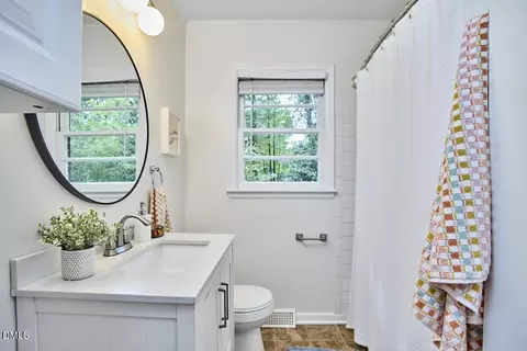 Bath - 1204 E Oak Dr, Durham, NC 27712 photo 2 of 2