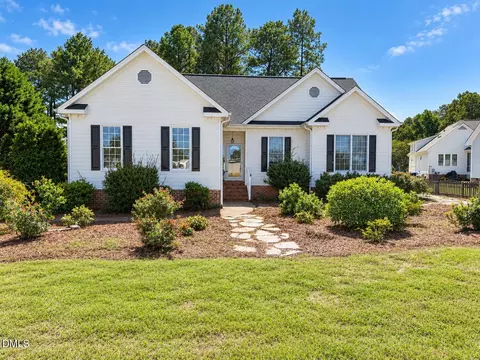 306 Blanchard Rd, Fuquay Varina, NC 27526