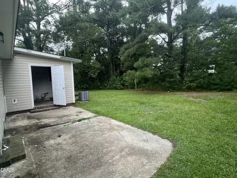 505 Elizabeth St, Selma, NC 27576 photo 10