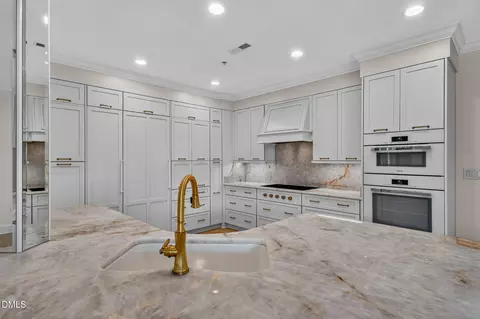 2801 Glenwood Gardens Ln #203, Raleigh, NC 27608