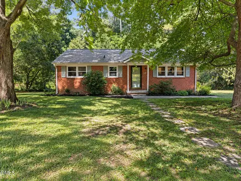 37 S Circle Dr, Chapel Hill, NC 27516