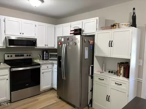 Kitchen - 111 Fox Run, Henderson, NC 27536 photo 2 of 4