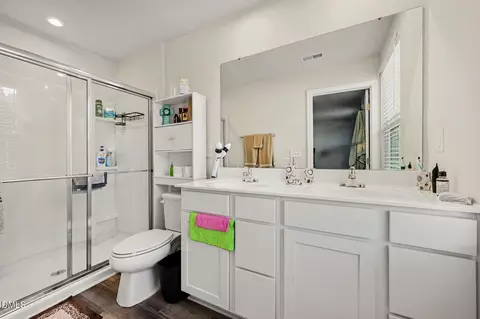 Bath - 1008 Bridgewater Dr, Durham, NC 27704 photo 3 of 3