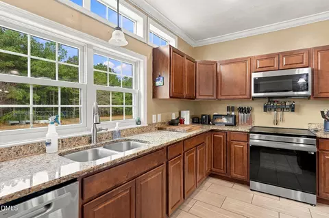 Kitchen - 50 Cutoff Rd, Dunn, NC 28334 photo 4 of 5