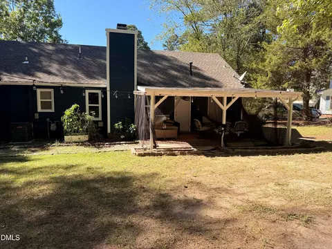 Exterior - 806 Whitby Ct, Durham, NC 27703 photo 2 of 4