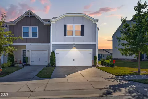 911 Field Ivy Dr, Fuquay Varina, NC 27526