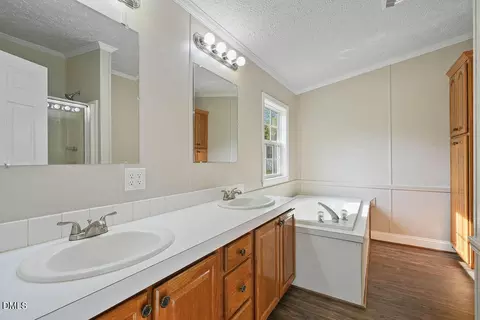 Bath - 862 Maynard Lake Rd, Erwin, NC 28339 photo 3 of 5