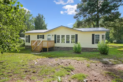 Exterior - 862 Maynard Lake Rd, Erwin, NC 28339 photo 1 of 3