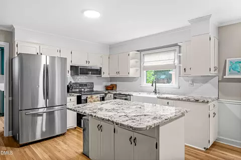Kitchen - 1110 Chestnut Dr, Smithfield, NC 27577 photo 2 of 3