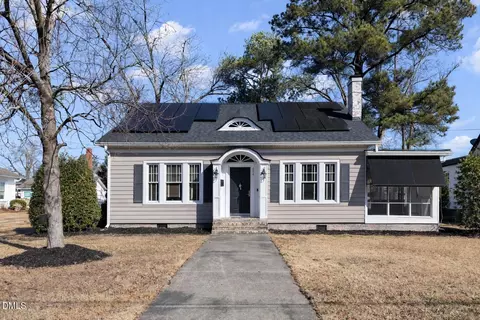 604 W Divine St, Dunn, NC 28334