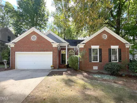 102 Hunters Xing, Cary, NC 27518