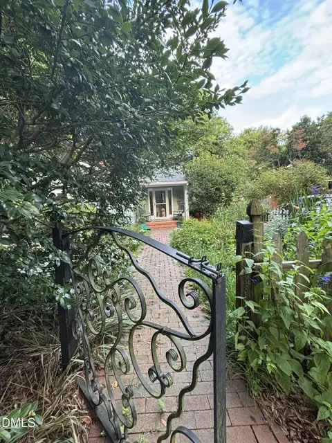 108 Jones St, Chapel Hill, NC 27514