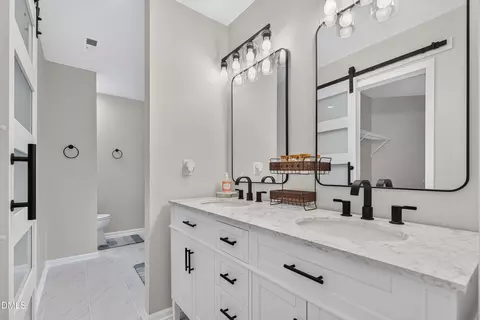 Bath - 908 Clifford Dr, Durham, NC 27704 photo 3 of 4