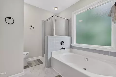 Bath - 908 Clifford Dr, Durham, NC 27704 photo 4 of 4