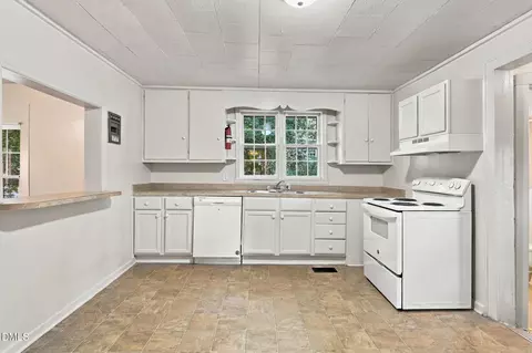 Kitchen - 906 Orient St, Durham, NC 27701 photo 2 of 4