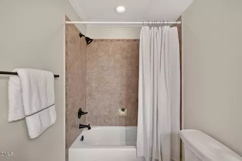 Bath - 72 Edgewood Dr, Durham, NC 27713 photo 8 of 8