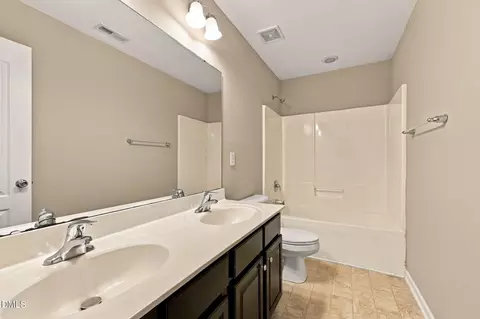 Bath - 2116 Hemlock Hill Dr, Durham, NC 27703 photo 3 of 3