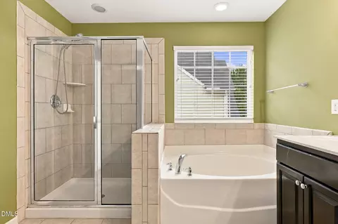 Bath - 2116 Hemlock Hill Dr, Durham, NC 27703 photo 2 of 3