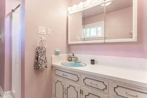 Bath - 4405 David St, Durham, NC 27704 photo 4 of 8