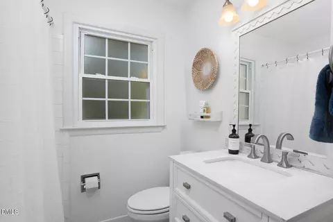 Bath - 4208 Malvern Rd, Durham, NC 27707 photo 3 of 5