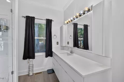 Bath - 3735 Stoneybrook Dr, Durham, NC 27705 photo 4 of 7