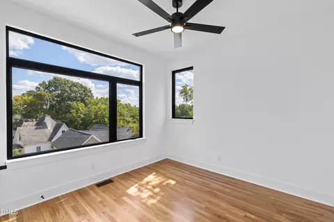 Bedroom - 801 N Roxboro St, Durham, NC 27701 photo 3 of 11