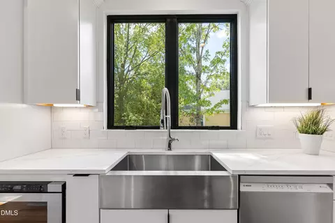 Kitchen - 801 N Roxboro St, Durham, NC 27701 photo 13 of 13