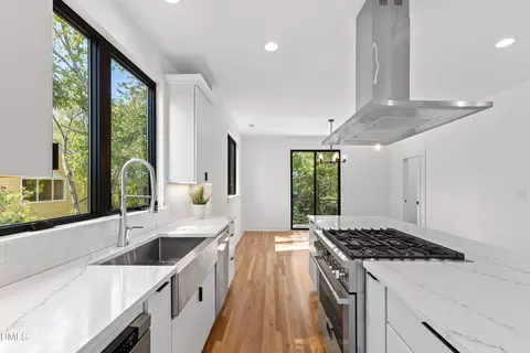 Kitchen - 801 N Roxboro St, Durham, NC 27701 photo 11 of 13