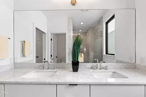 Bath - 801 N Roxboro St, Durham, NC 27701 photo 4 of 6