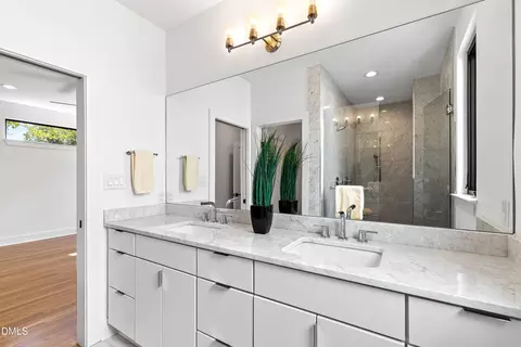 Bath - 801 N Roxboro St, Durham, NC 27701 photo 5 of 6
