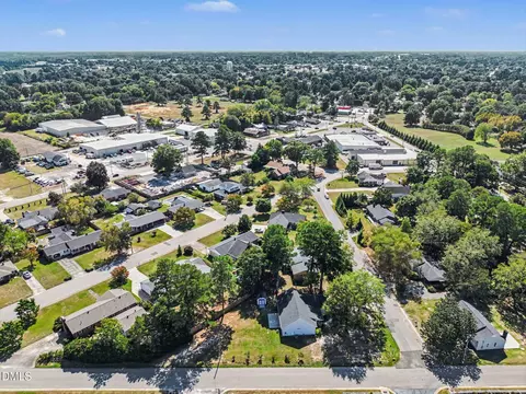 View/Area - 710 Memorial Ave, Dunn, NC 28334 photo 7 of 8