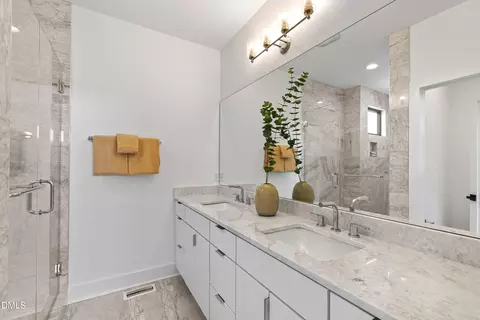 Bath - 805 N Roxboro St, Durham, NC 27701 photo 4 of 6