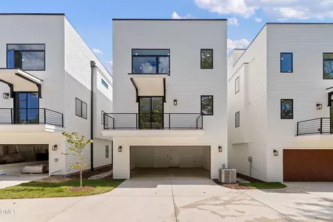 Exterior - 805 N Roxboro St, Durham, NC 27701 photo 3 of 5