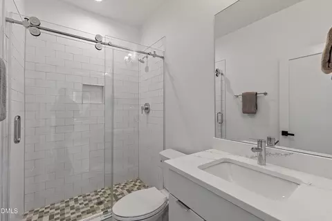 Bath - 805 N Roxboro St, Durham, NC 27701 photo 1 of 6
