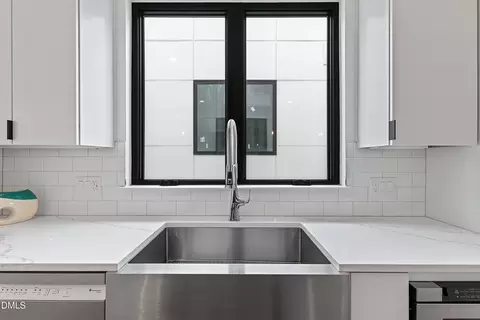 Kitchen - 805 N Roxboro St, Durham, NC 27701 photo 11 of 13