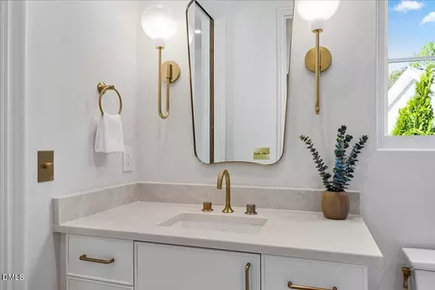 Bath - 1610 Brooks Ave, Raleigh, NC 27607 photo 5 of 8